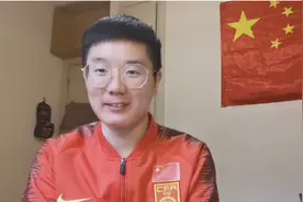 视频│中国留学生背着国旗回国，两天辗转五个机场视频封面