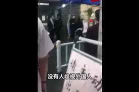 女子自称外国人搬家进小区被拒 保安怒怼：中国国土上轮不到你撒野视频封面