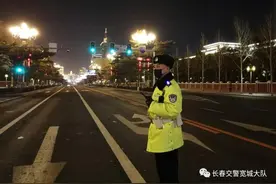 长春交警宽城大队开展集中夜查统一行动图片