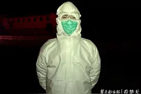 “00后”小学弟和“50后”老学长，父子兵共赴战“疫”一线图片
