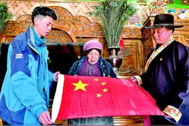 西藏：一面国旗与三代人的守望图片