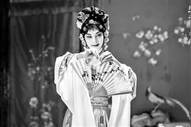《鬓边不是海棠红》如何盘红京剧“IP”图片