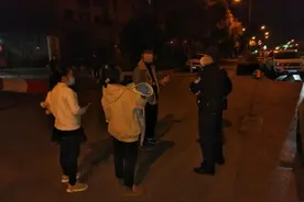 豪横！男子把车停在路中间，民警赶到一查……他被刑拘了图片