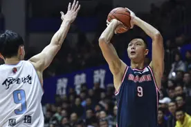 养伤8个月后周鹏归队训练，期待CBA联赛重开后立即复出图片