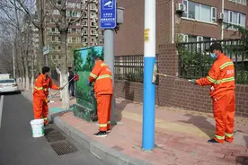 把咱们的“家”打扫得干净又舒适！济南城管全力推进城市家具一体化综合保洁图片