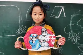 巧手绘制抗疫画卷图片