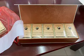 用高档真品烟盒装假烟卖，专坑烟酒副食店 温泉警方破获90余起假烟诈骗案图片