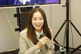 英皇金牌经纪人霍汶希晒与爱女合照 高颜值完全复制妈妈好基因图片