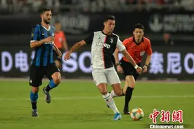 尤文门将口中的C罗：染红后曾送队友每人一台电脑图片