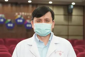 热点｜“鸡汤杀手”张文宏，一夜爆红成全民偶像，却极力把自己往人间拽图片