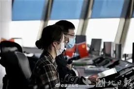 武汉机场塔台暖心对话图片