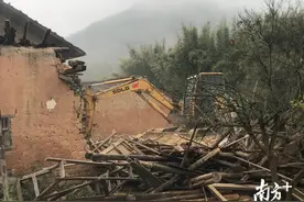拆除破旧泥砖房，韶关始兴这个村在行动图片