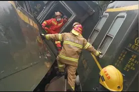 郴州脱轨火车系复运后首趟山东至武汉客运班次，事发后已停止售票图片