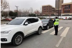 “催挪车”背后的故事：一个月催挪车200万次 两位车主找回被盗、被骗车辆图片