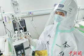 “白衣战士”填词歌曲《等你》致敬抗疫英雄 海外留学生等共同录制图片