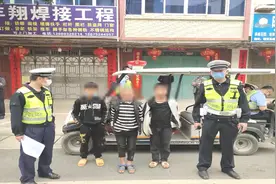 危险！3名小学生开摩托车上路 一查还是报废车视频封面