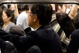 《寄生虫》里的“半地下生活”，让日本人深深共鸣图片