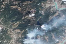 直击凉山森林火灾：高分卫星拍摄过火面积 多地全力驰援灭火图片