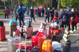 援鄂英雄回家①大大的拥抱献给你图片