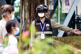 “踏青神器”无感多点排查发热人员 智能头盔为景区护航图片