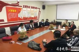 砸楼板砸墙噪声引发邻里矛盾，济南槐荫民警入户化解图片