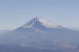 日本政府预测富士山喷发：降灰4.9亿立方 首都圈陷入混乱图片