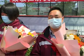 援鄂英雄回家｜返回医院 他和女儿相拥而泣图片