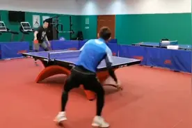 43秒丨还是从前那个少年！张继科重返训练场对打全国冠军不落下风图片