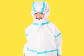 儿童版防护服萌翻网友 这样的迷你版防护服有效吗？图片