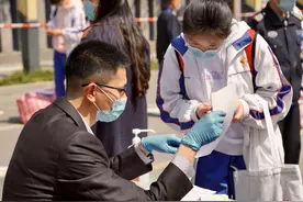 成都七中万达学校高三复课报到，入校先过4道安全关图片