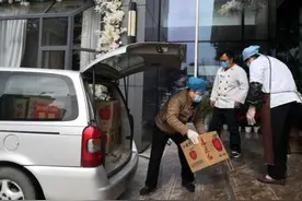 他不是来武汉救人命的，但赶来救命的300多个人离不开他图片