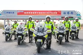 致敬！张店交警出动铁骑车队全程护送，以最高礼遇迎英雄回家图片