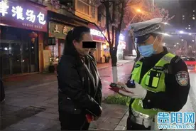 胆真大！贵州一女子实习期醉酒驾车，后排还坐着3名孩子图片