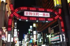 歌舞伎町现大规模感染，疫情之下咋管“红灯区”让日本政府头痛图片