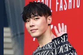 韩国男歌手辉星在公厕晕倒，现场发现多个注射器图片