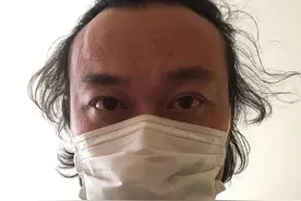 陈奕迅久违晒自拍口罩遮面 暖心鼓励：乌云会散去图片