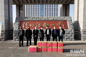 唐山：心系师生共携手 爱心捐赠备复学图片