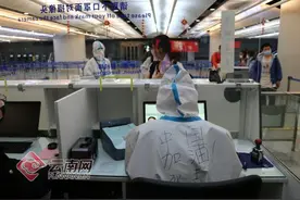 「最美“疫”中人」“双警”夫妻 抗“疫”同行图片