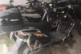 一时冲动，晨练时顺手牵羊骑走了他人的电瓶车被警方抓获图片