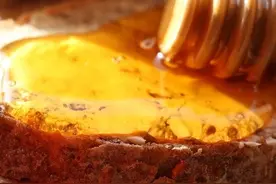 淡黄的蜂蜜，蓬松的菠菜……图片