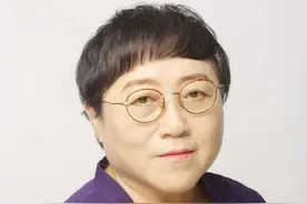 影视剧里的亲热镜头能让小孩看吗？李银河：如何给孩子最好的性教育图片