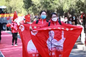 邹韵：武汉战友发来消息 牵挂的患者越来越好图片