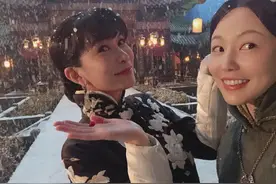 佘诗曼晒片场合照乐趣多 飞雪中与黄晓明同框画面唯美图片