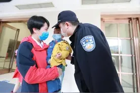 警察丈夫 护士妻子 47天后的最美团聚图片