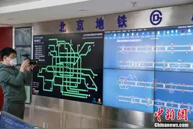 疫情下的“世界最繁忙地铁”：日均客流骤降“勤跑快拉”保安全图片