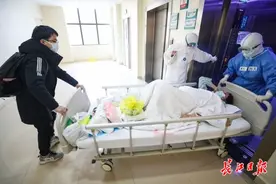 孕妈感染新冠肺炎产子，分隔24天的一家三口终团聚图片