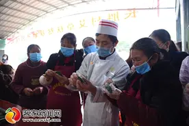 脱贫路上艾草香图片