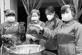 浙江：清明时节美丽畲村艾飘香，巾帼志愿者暖心青粿送关爱图片