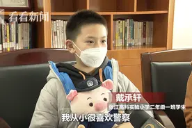 拾金不昧结果破案的男孩找到了：哪怕是小事也应该做图片