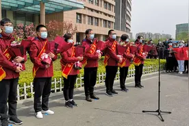 济宁援助湖北医疗队第二批19名队员凯旋图片